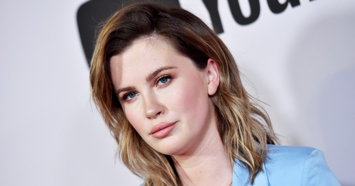 Pregnant Ireland Baldwin Gets Candid About ‘Idiots’ In Her Family