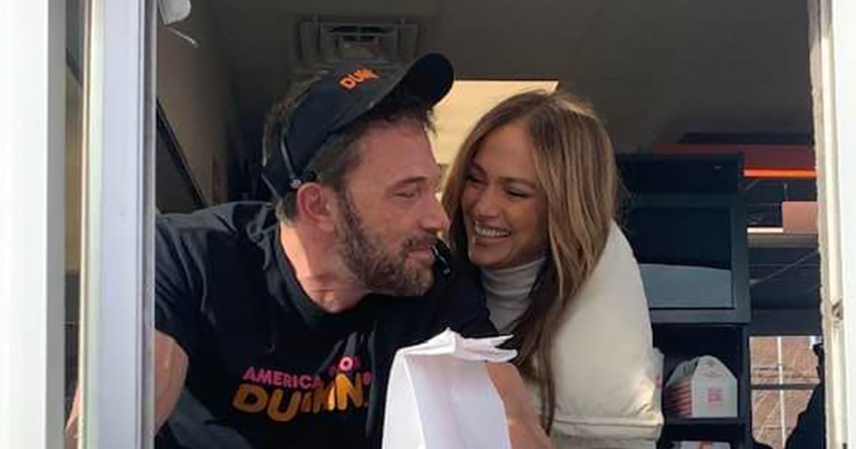 Jennifer Lopez Catches Ben Affleck At Dunkin' In Super Bowl Commercial –  Deadline