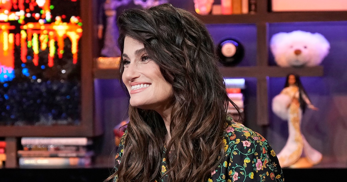 Idina Menzel Debuts Short Haircut