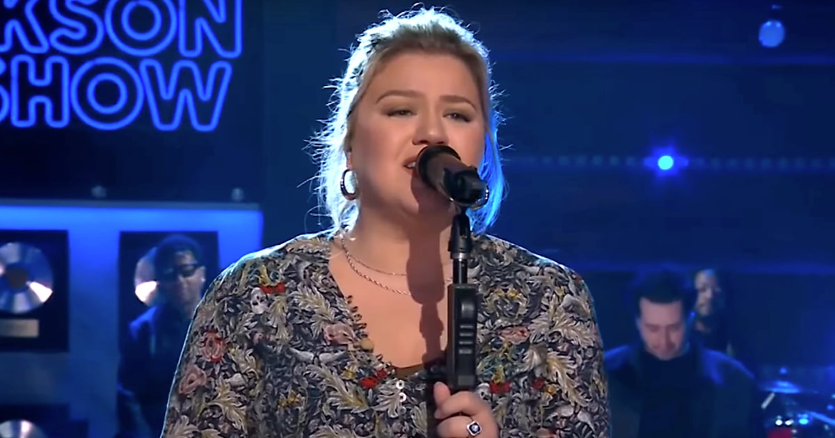 Kelly Clarkson Covers Cher's ‘Strong Enough' for 'Kellyoke'