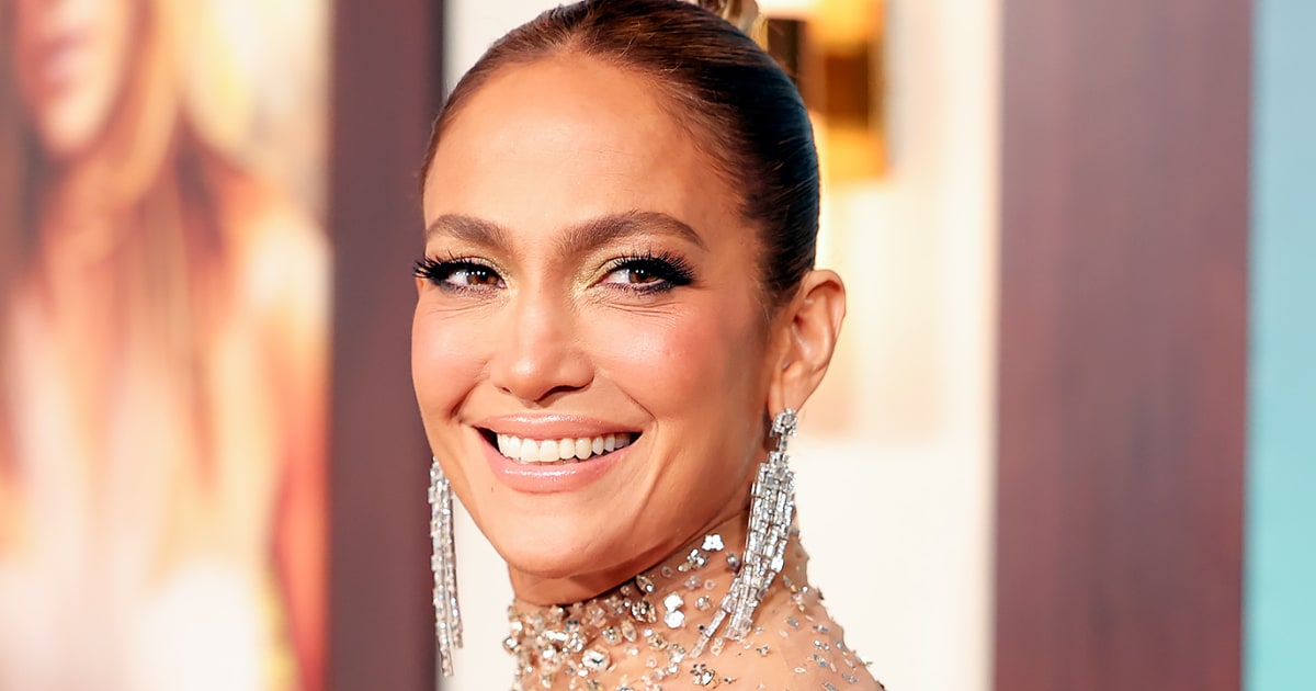 Yes, even J. Lo gets the ‘death stare’ from her kids. See her video