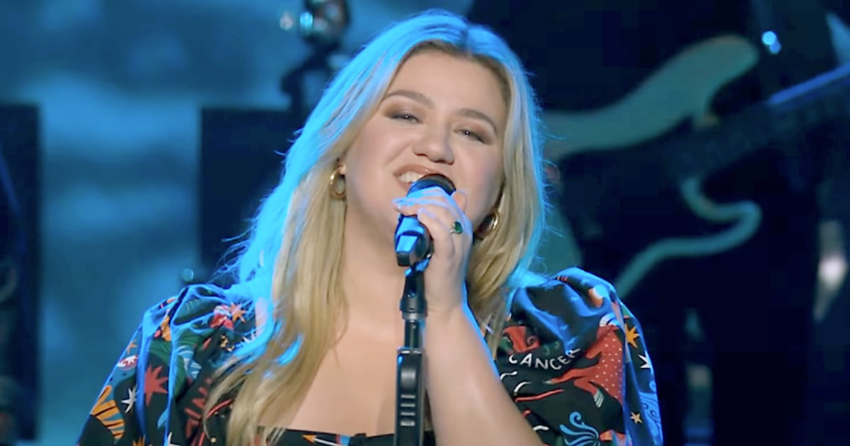 Kelly Clarkson Covers Billy Joel's 