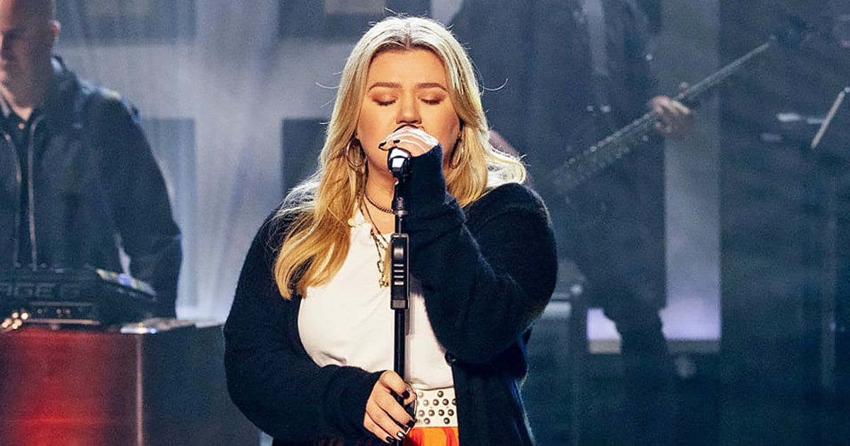 Kelly Clarkson’s fans are loving her cover of ‘Gotta Get Thru This’ by ...