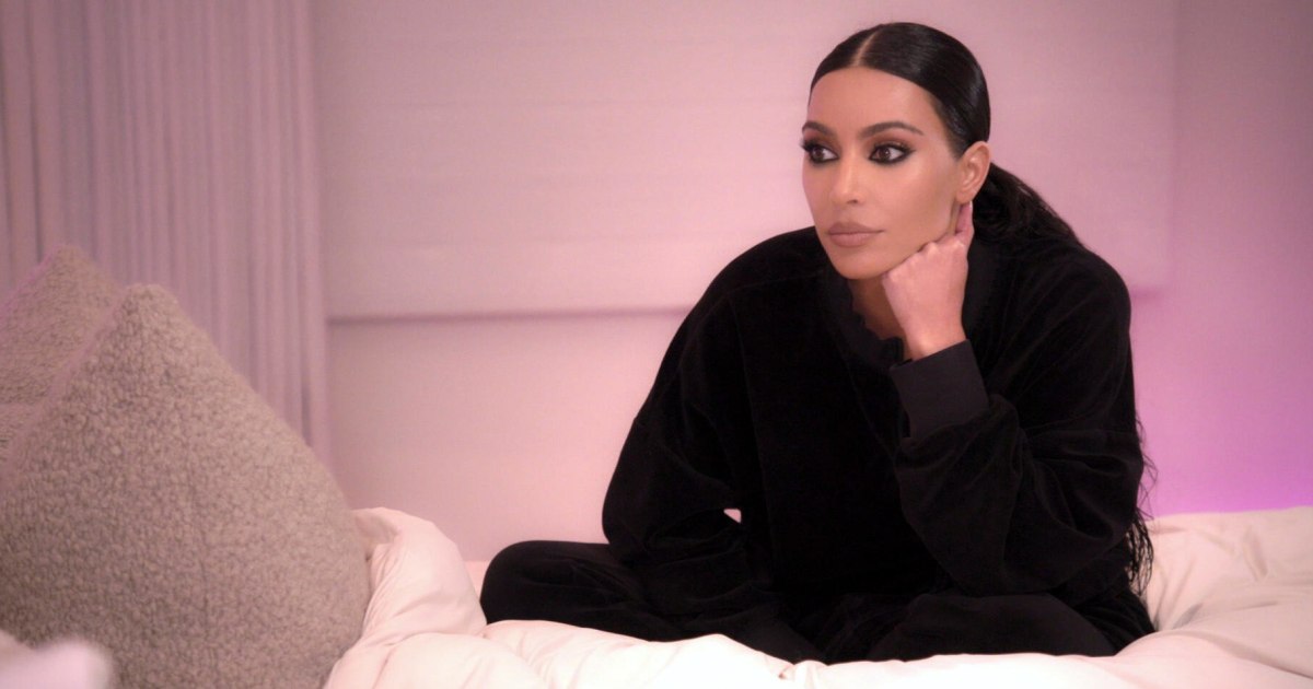 Kim Kardashian Cries While Calling Out Kanye Wests Lies In New Kardashians Trailer Flipboard