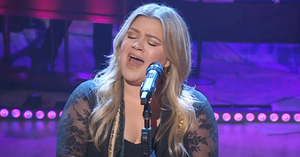 Kelly Clarkson says performing new single 'Mine' is therapeutic