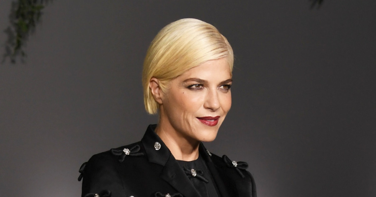 Selma Blair Appears On British Vogue Cover With Cane ‘its An Extension Of Me Trendradars
