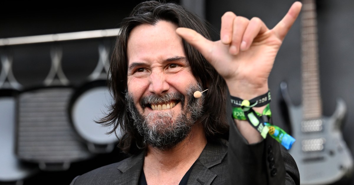 Keanu Reeves reunites with his band for first public performance in ...