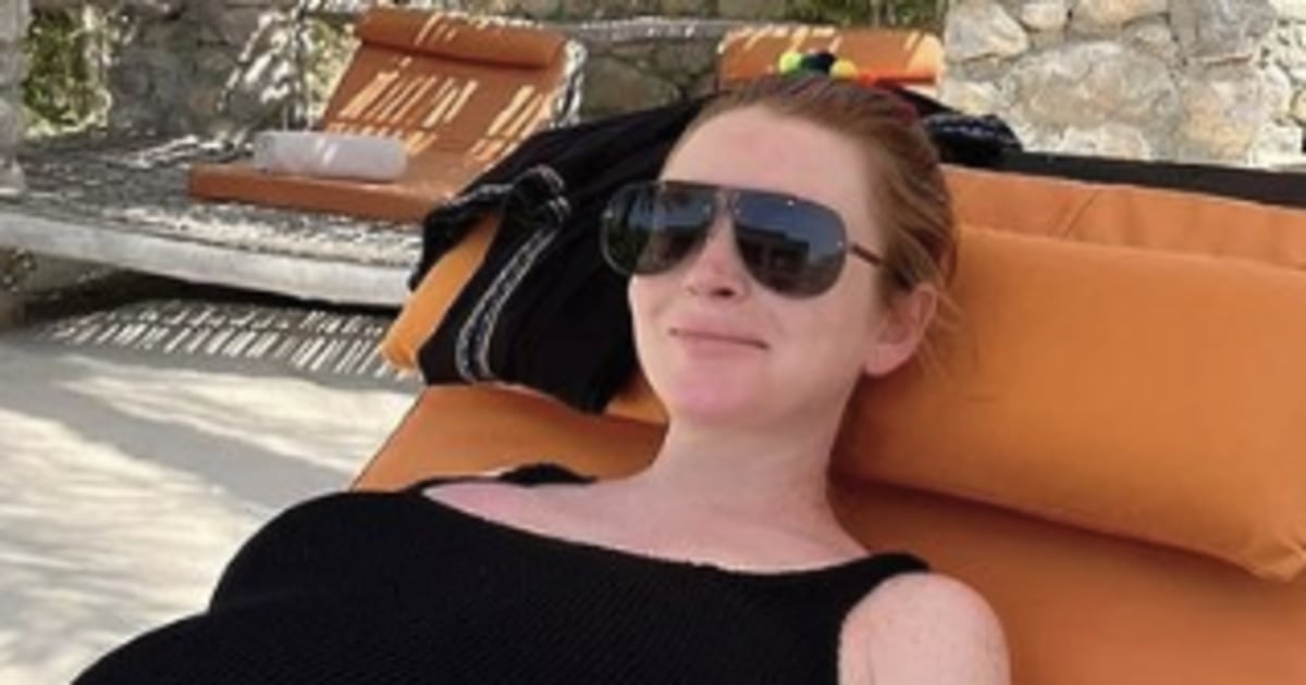 Lindsay Lohan shows off her baby bump in new swimsuit picture