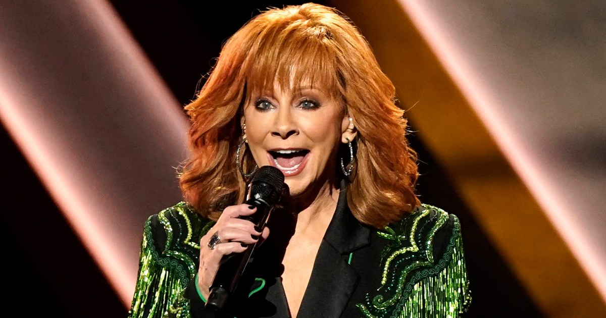 Reba McEntire reveals what singer she would like to work with