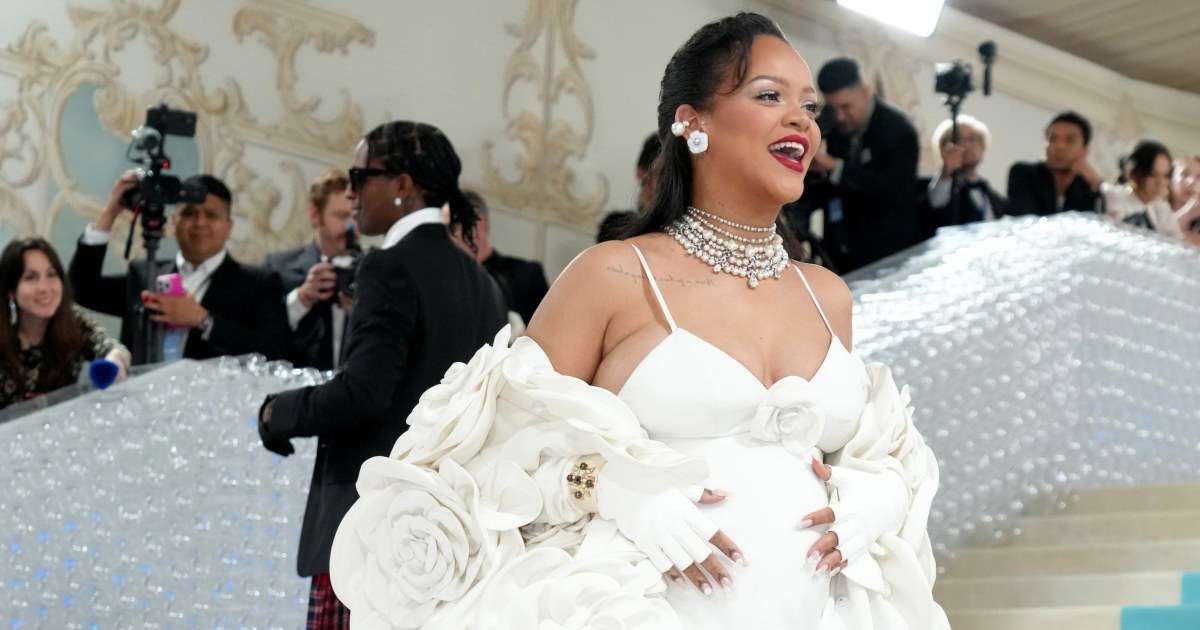 Rihanna: ‘Thank God You Guys Waited’ After She Arrives an Hour and a ...