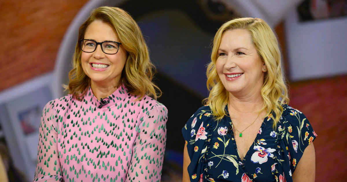 ‘The Office’ stars Jenna Fischer and Angela Kinsey return to Chili’s in(01)