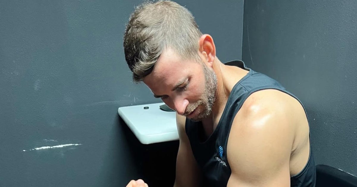 Tarek El Moussa Shows Off &lsquo;Transformation&rsquo; and Muscles While Reflecting