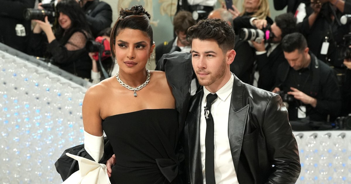 Nick Jonas Shares New Family Photo With Priyanka Chopra and Daughter ...