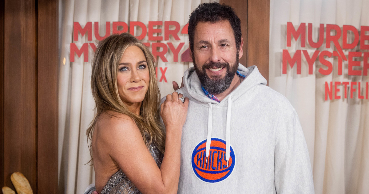 Adam Sandler Sends Jennifer Aniston Flowers Every Mother’s Day