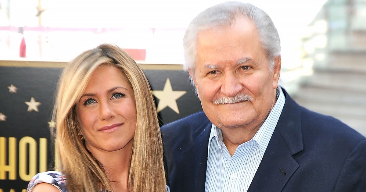 Jennifer Aniston Recalls Dad Sending Her a Sign After His Funeral