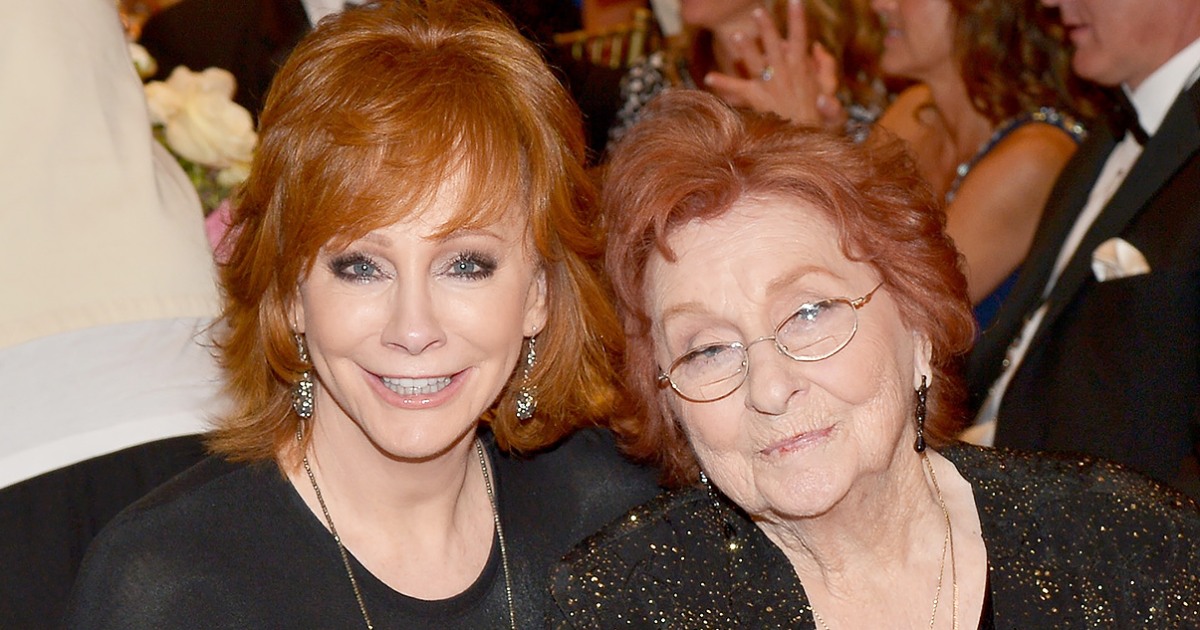 Reba McEntire Reveals She Almost Quit Singing After Her Mother Died: 'I ...