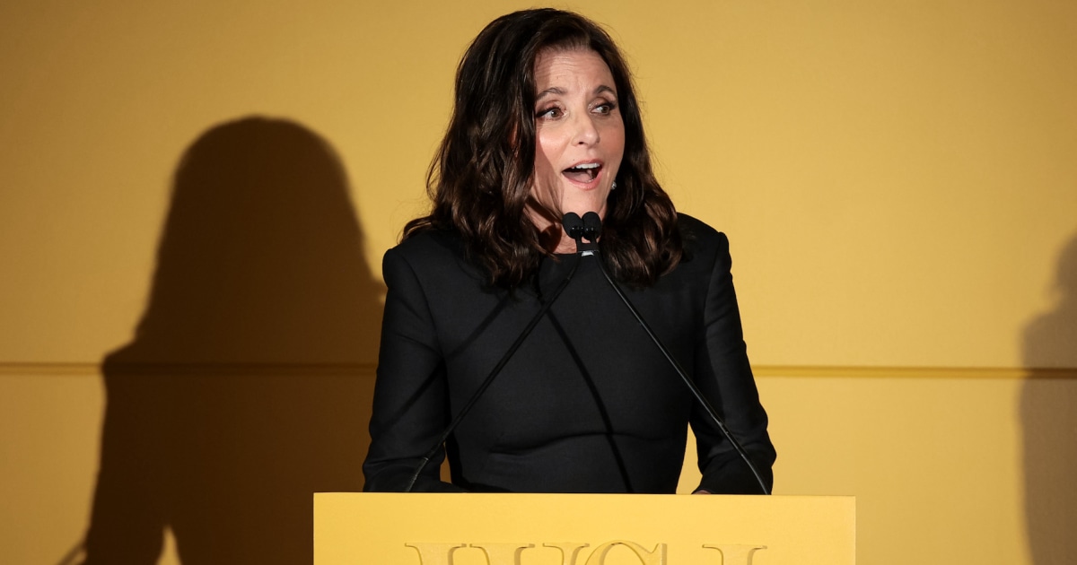 This is what happened when Julia Louis-Dreyfus used AI to write an acceptance speech