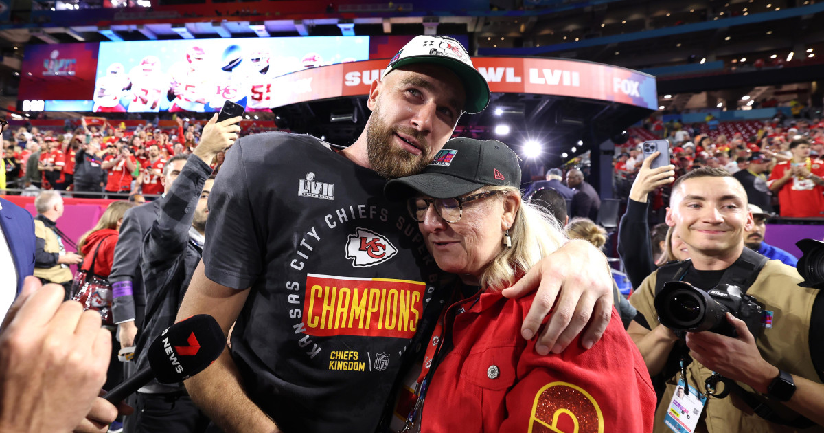 How Travis Kelce Reacted to Mom’s TODAY Interview About Taylor Swift