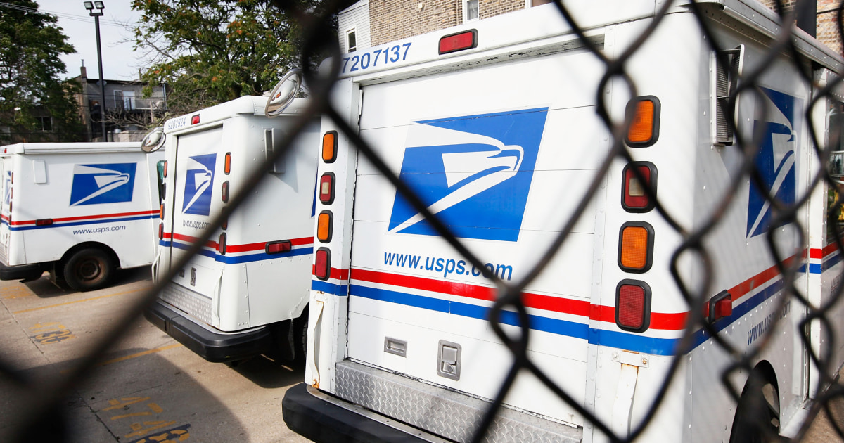 Does Mail Run on New Year's? What to Know on USPS Hours
