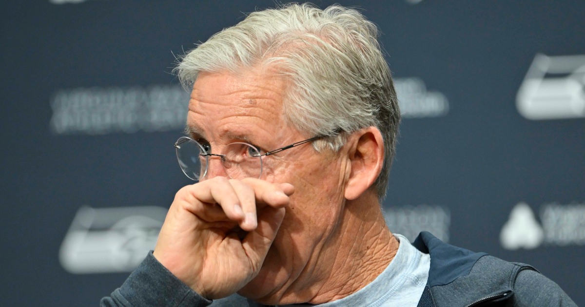 Seahawks Coach Pete Carroll Cries Thanking Wife During Departure Speech