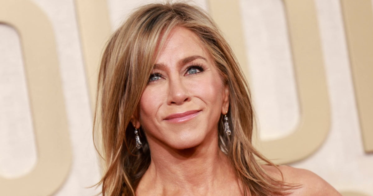 Jennifer Aniston Revives 'The Rachel' Haircut At The Golden Globes