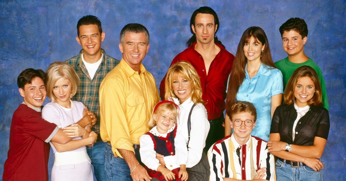  step by step cast honors suzanne somers during 90s con reunion