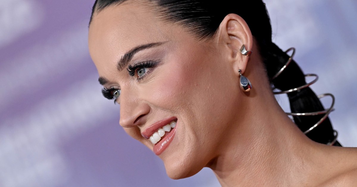 Katy Perry Announces 'Woman's World' Single, Releases Clip(00)