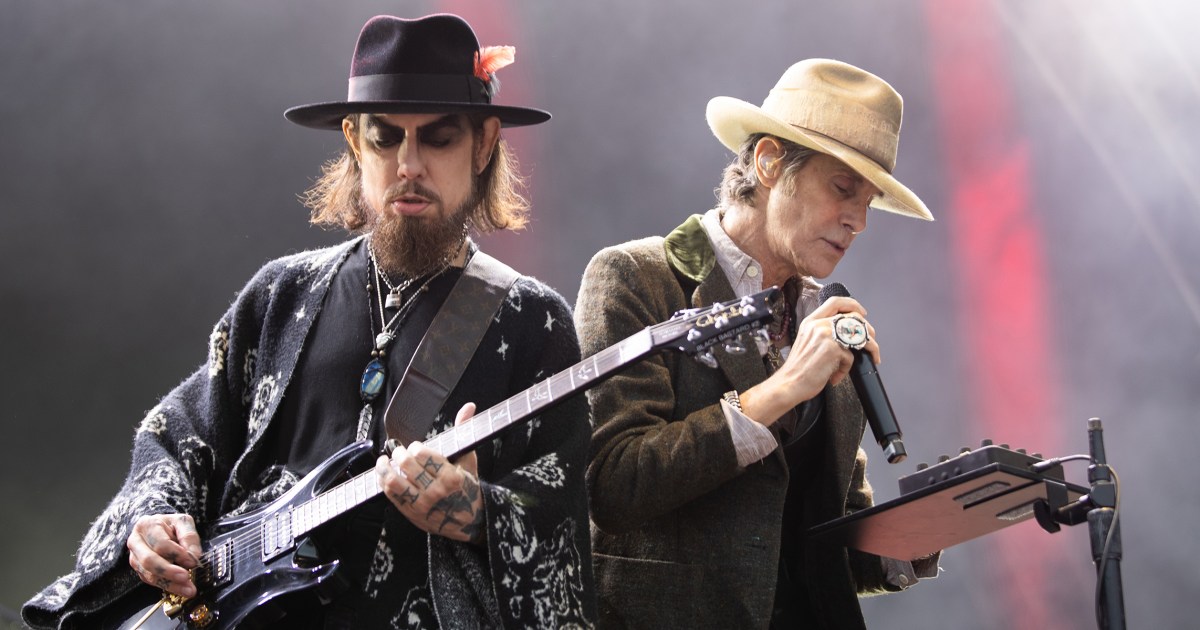 Why Perry Farrell and Dave Navarro of Jane's Addiction argued at a concert