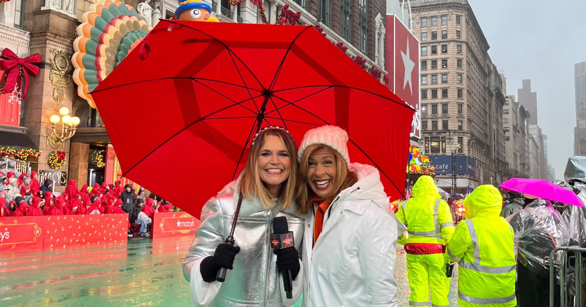 Hoda Kotb Gives Jenna Bush Hager 'Secret Signal' at Thanksgiving Parade