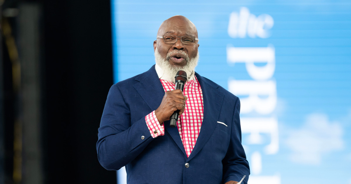 Bishop T.D. Jakes experiences 'health incident' during Sunday service