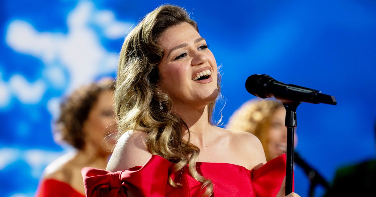 Kelly Clarkson’s Christmas Video Shows She Is Happy Being Single After Brandon Blackstock Divorce