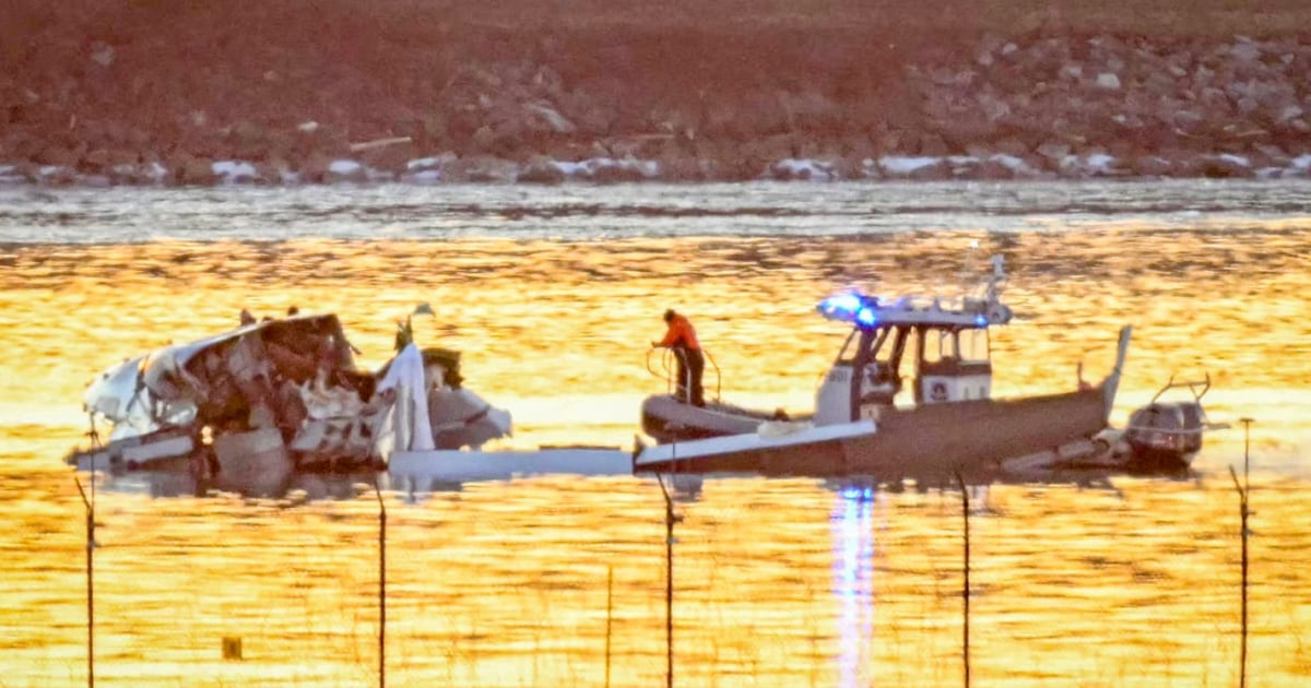 DC Plane Crash Survivors Not Expected, Fire Chief Says