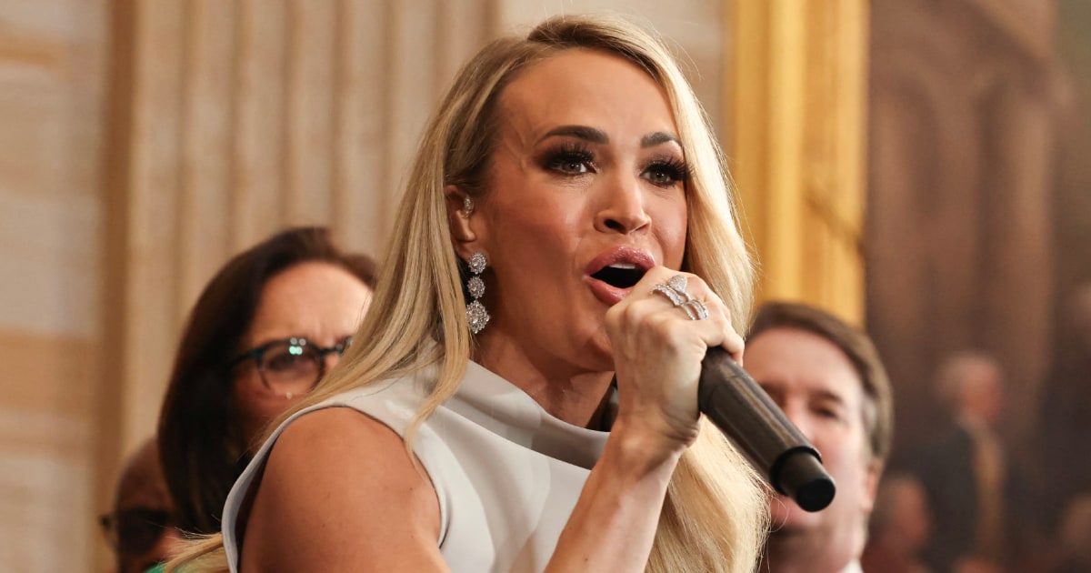 Carrie Underwood Sings 'America the Beautiful' at Donald Trump's  Inauguration