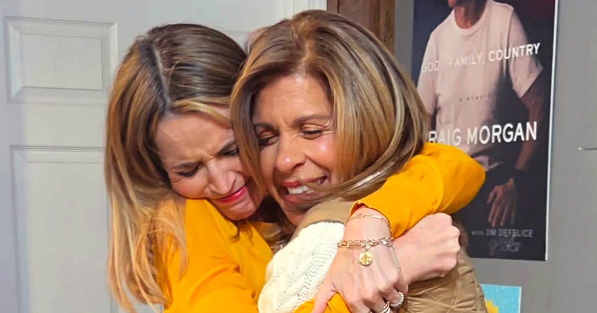 See Hoda Kotb Surprise Savannah Guthrie At A Book Signing