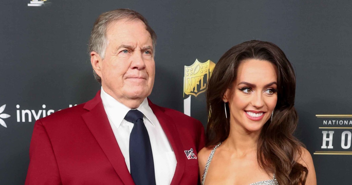 See Bill Belichick show off his flexibility with girlfriend Jordon Hudson during beach yoga