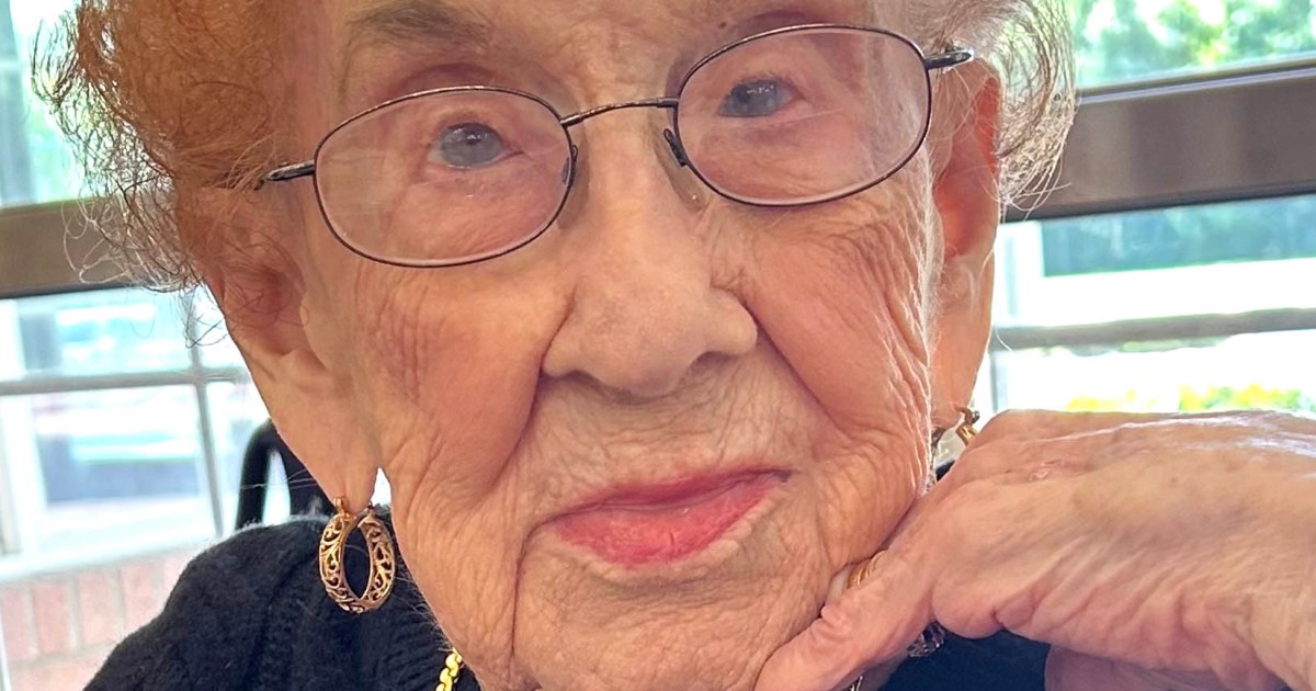106-year-old woman who still flies twice a year has a gripe with the TSA