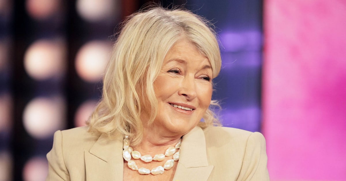 Martha Stewart shocks the world — and Kelly Clarkson — by revealing she’s never ordered food delivery