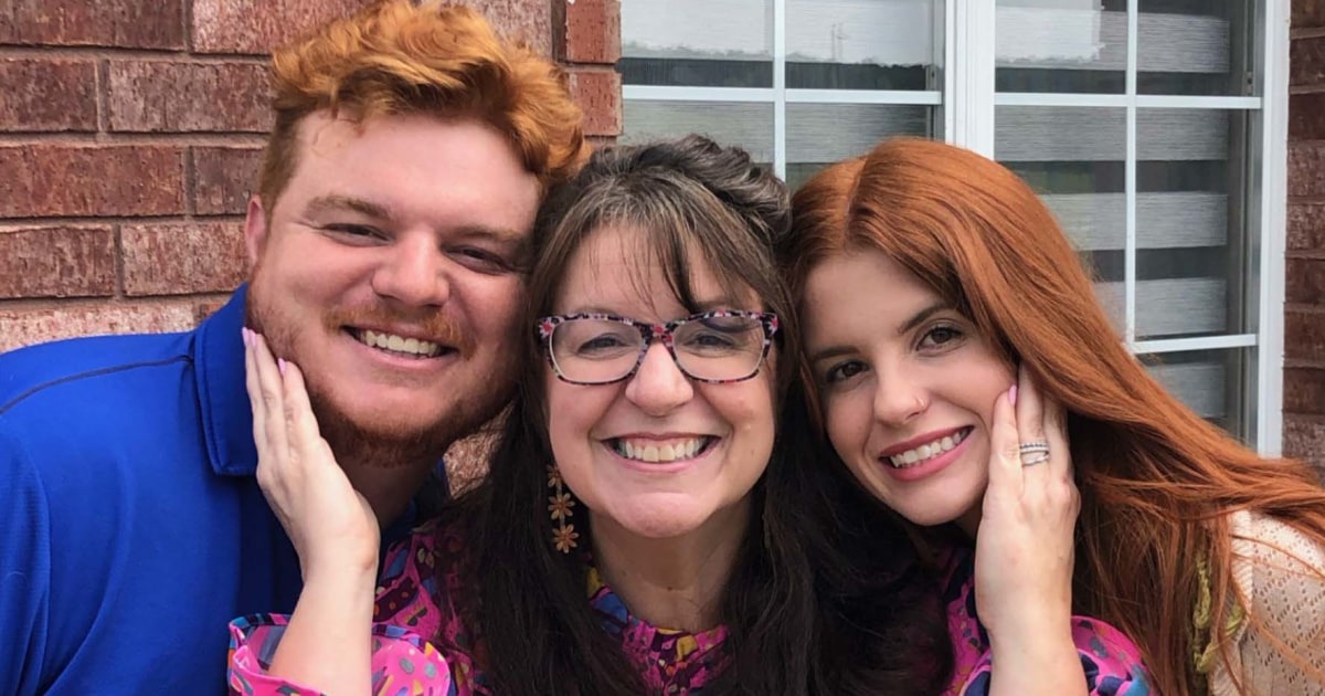 Exclusive: Woman, 23, diagnosed with melanoma after mom warns about ‘weird’ spot