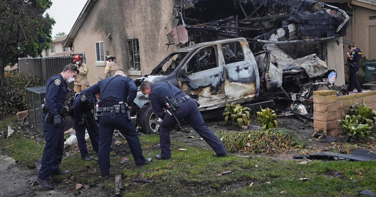 Multiple people dead after small plane crashes into San Diego neighborhood