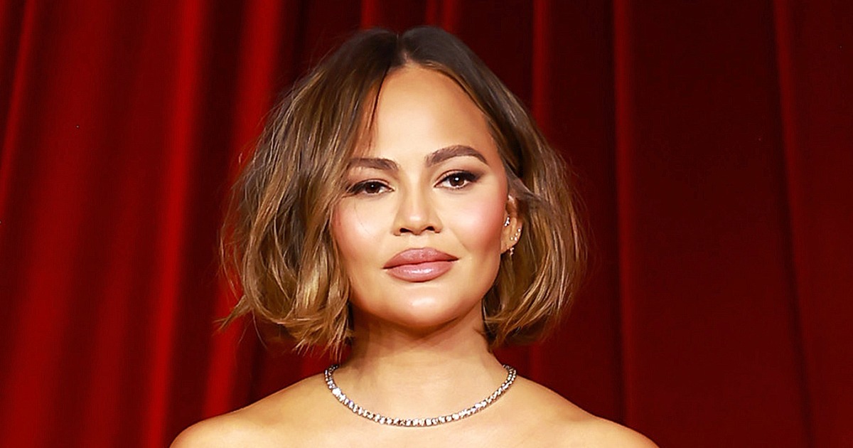 Chrissy Teigen opens up about relationship with alcohol after publicly going sober: ‘I let it back into my life’