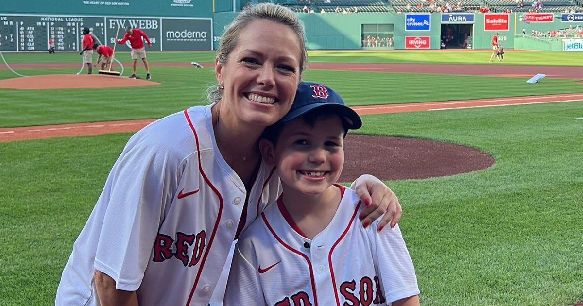 See Dylan Dreyer’s son Calvin, 8, throw 1st pitch at Boston Red Sox game