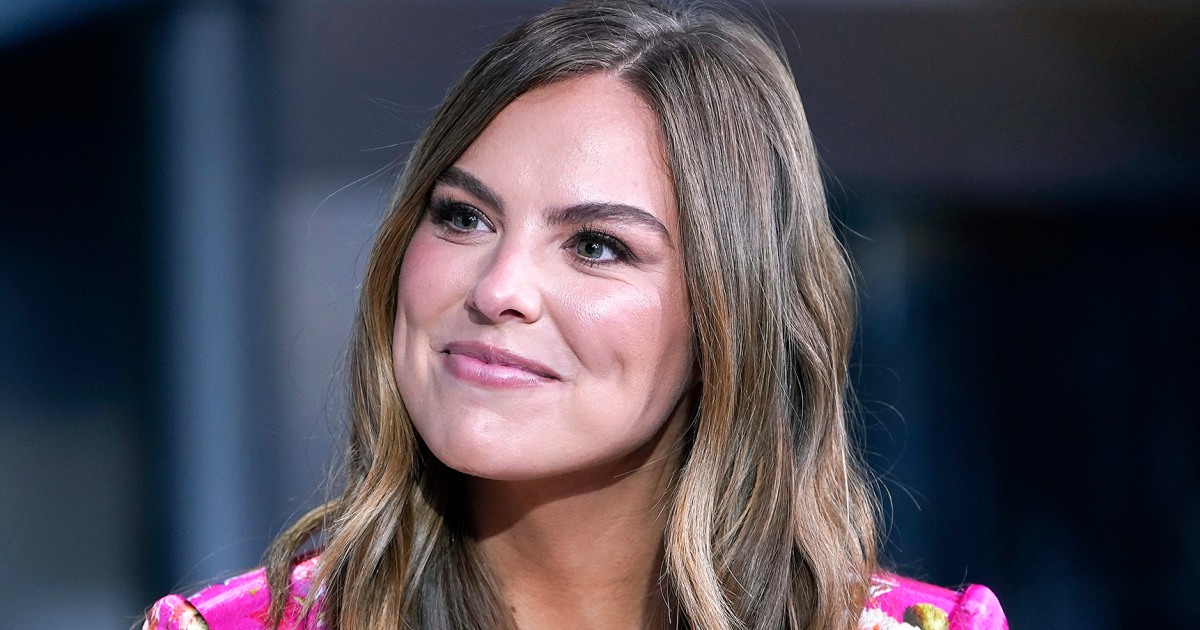 Hannah Brown Of 'The Bachelorette' Reveals Double Uterus Diagnosis(02)