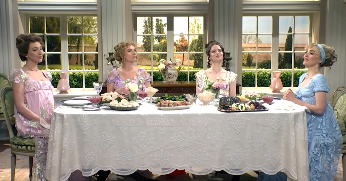 Scarlett Johansson can't keep it together in stomach-turning 'SNL' sketch
