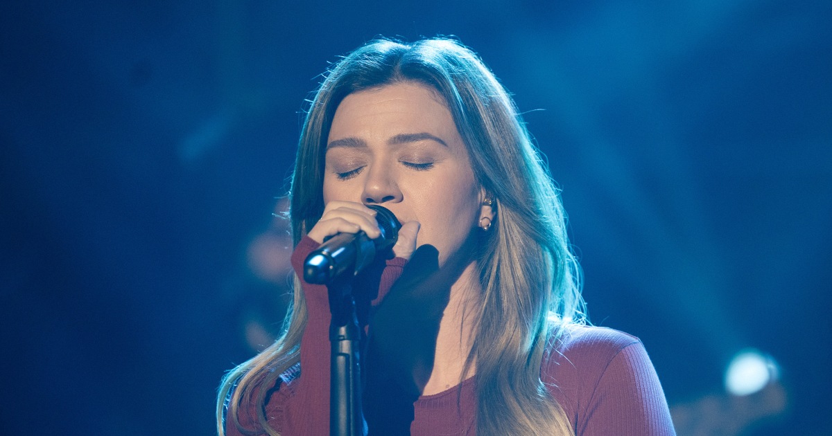 Fans Love Kelly Clarkson’s Smashing Cover of ‘Total Eclipse of the Heart’: ‘I Am Just Covered in Goosebumps’