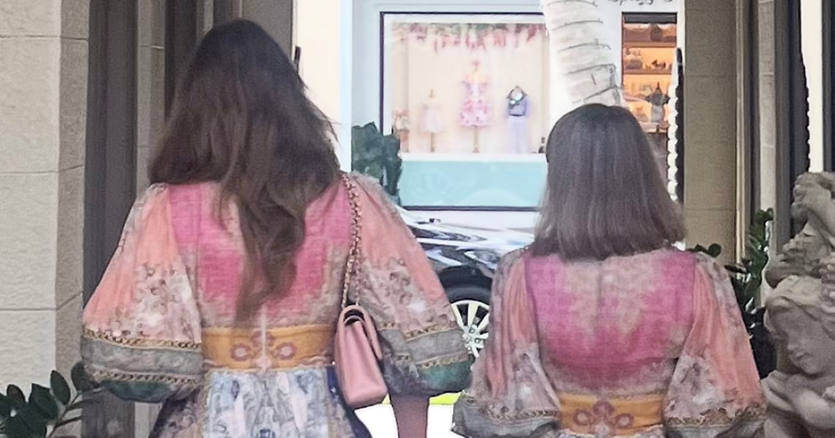 When long-lost sisters met for the first time, they got a surprise: They were wearing the same dress