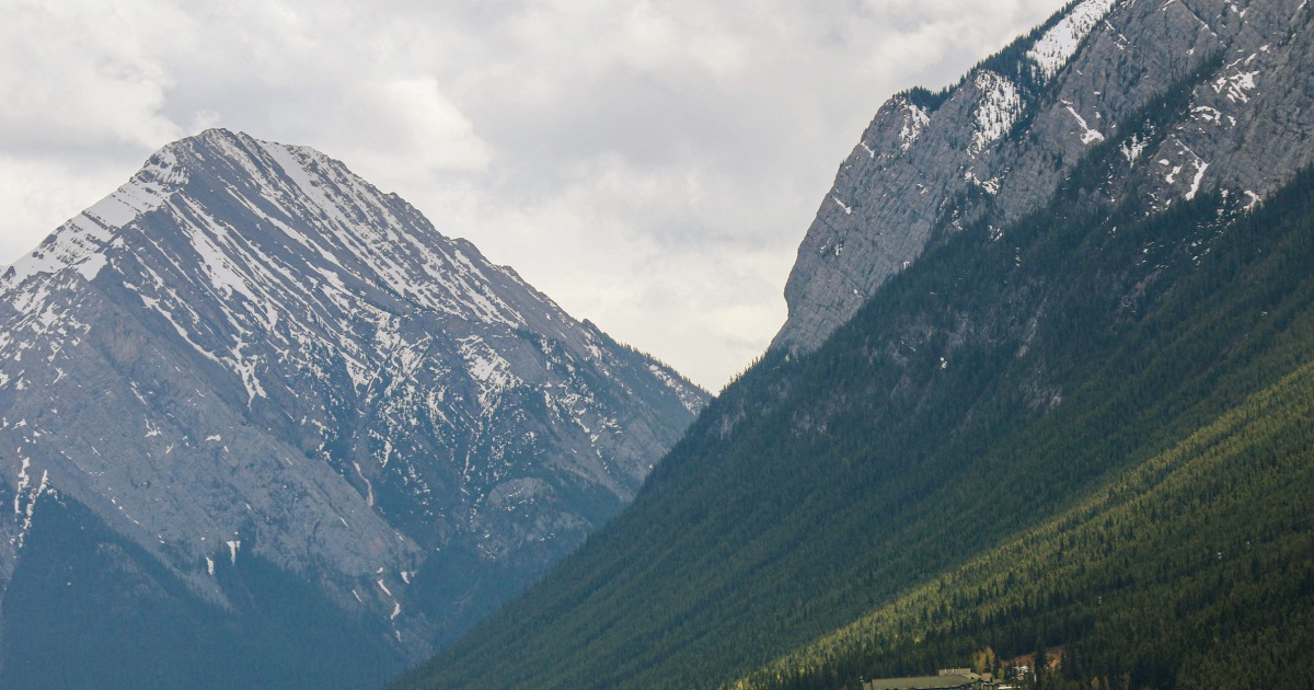 Searchers Recover 2 Bodies After Rockfall Near Canada's Banff National Park Hiking Trail