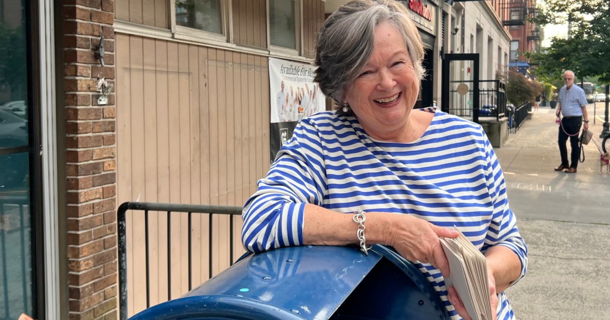 Woman Finishes Goal of Writing 10,000 Thank You Notes, But She's Not Done