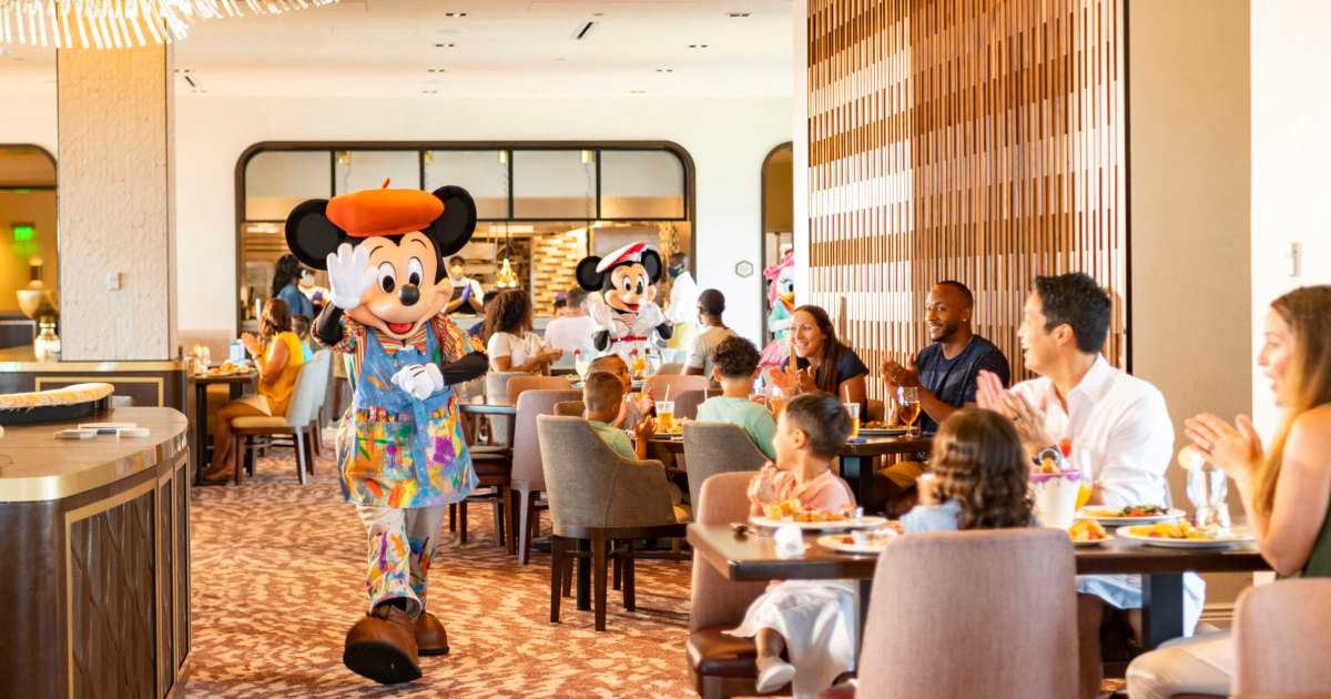 Disney Unveils New Features to Book Dining Reservations at Theme Parks