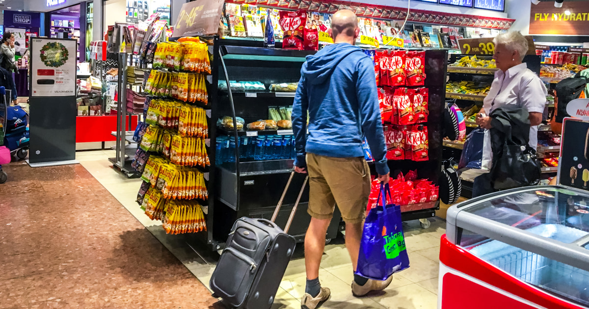 I'm a Dietitian. Here are My Top Tips for Eating Healthy at the Airport