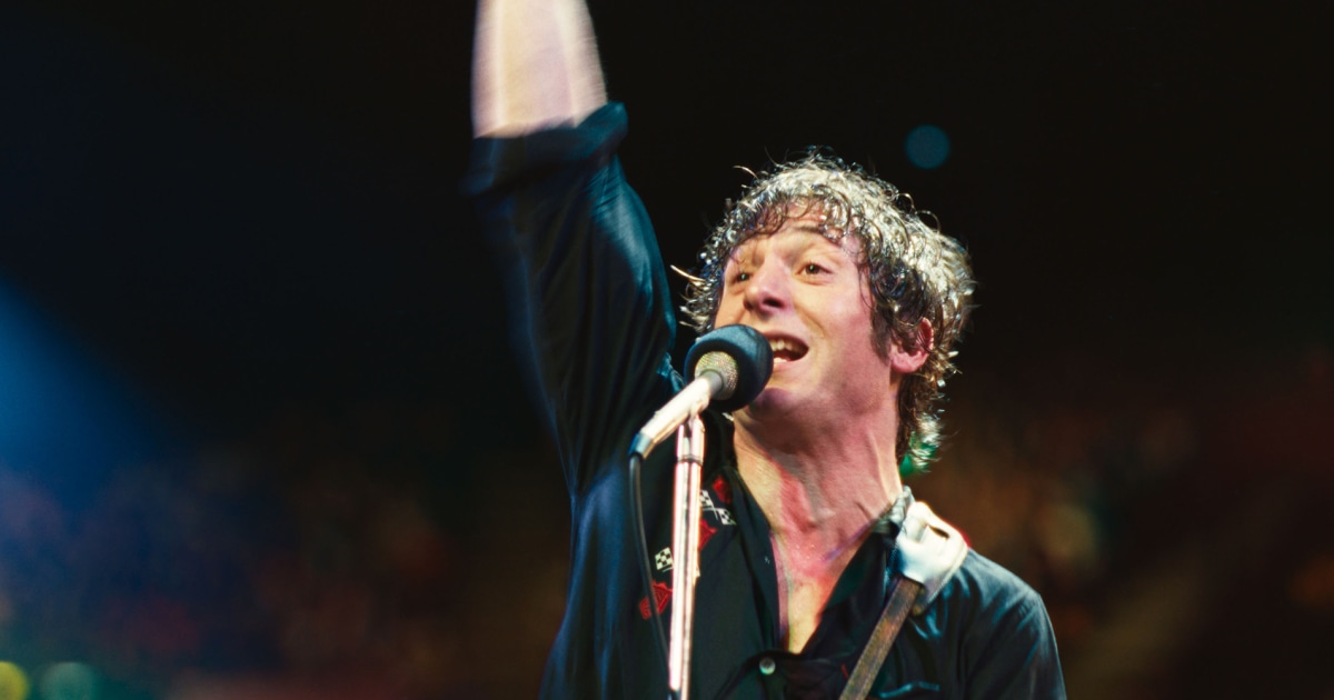 See Jeremy Allen White As Bruce Springsteen In 'Deliver Me From Nowhere
